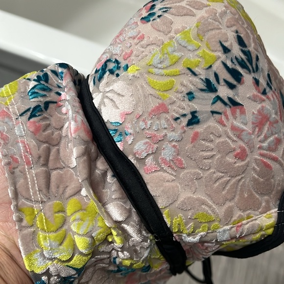 Victoria Secret PINK bra size Medium - Picture 8 of 8